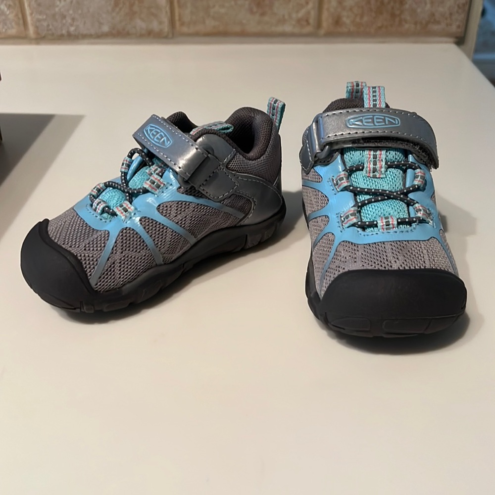 Keen toddler walking shoes